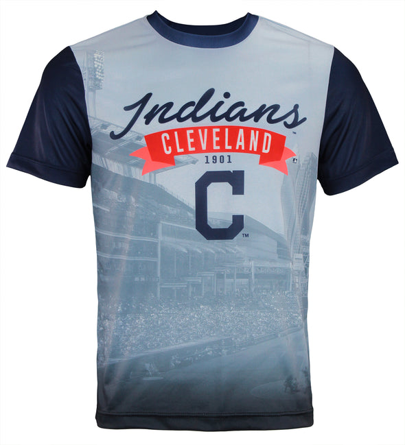 Forever Collectibles MLB Men's Cleveland Indians Outfield Photo Tee