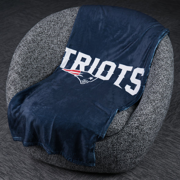 FOCO NFL New England Patriots Plush Soft Micro Raschel Throw Blanket, 50 x 60